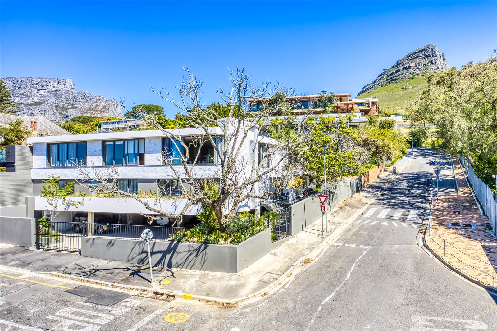 3 Bed Apartment in Tamboerskloof photo number 30