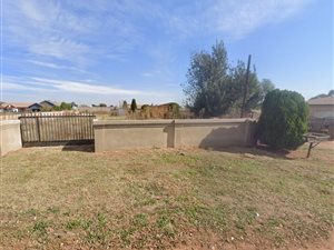 1040 m² Land available in Meyerton Park