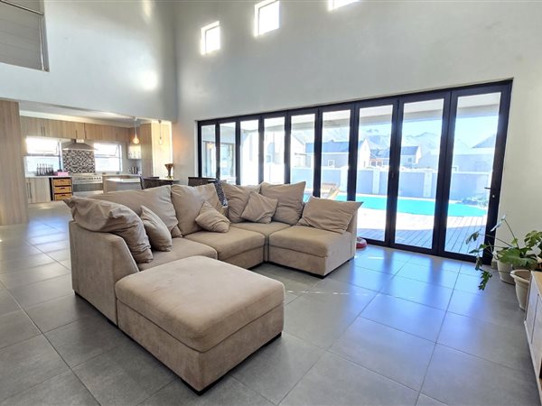 4 Bedroom House 4 Bedroom House