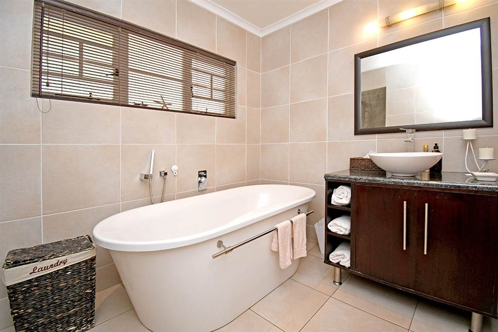 3 Bed House in Bedfordview photo number 13