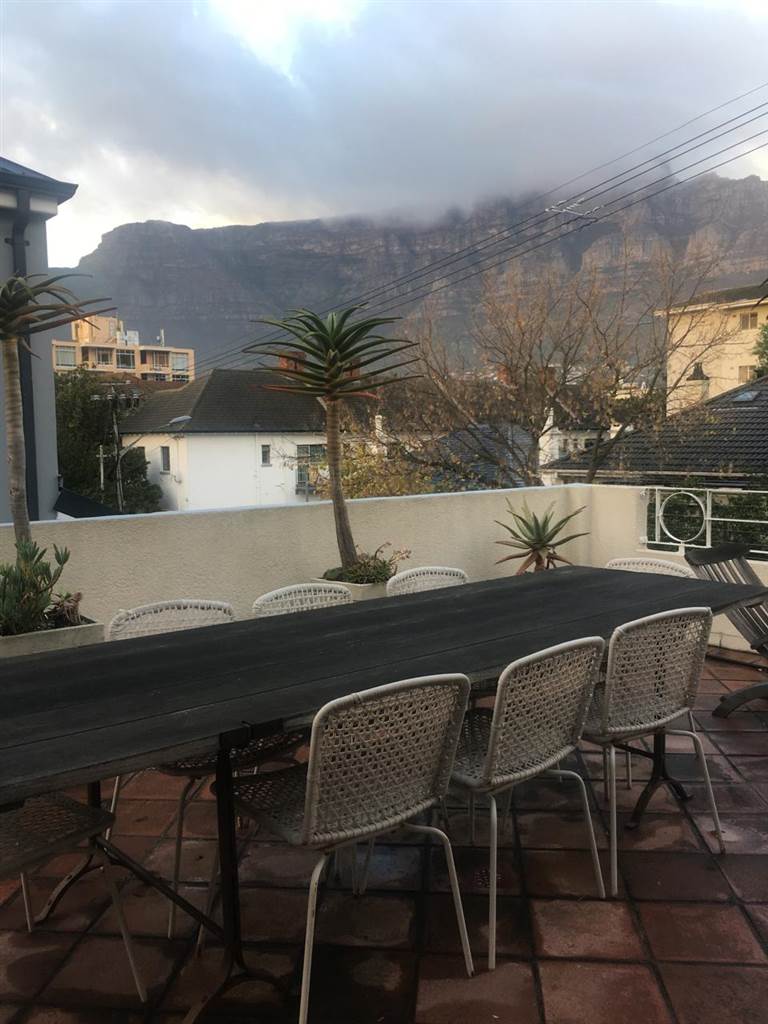 1 Bed Apartment in Tamboerskloof photo number 2