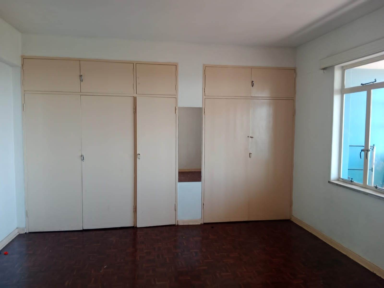 3 Bed Apartment in Yeoville photo number 4