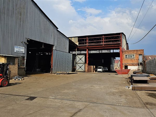 1 800  m² Industrial space