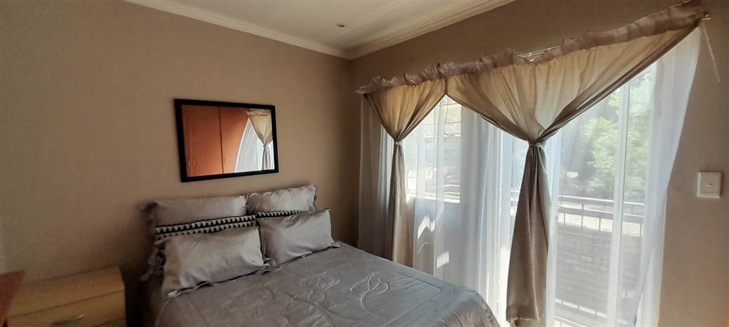 2 Bed Apartment in Pretoria North photo number 17