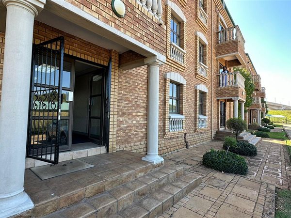 85  m² Commercial space in Highveld