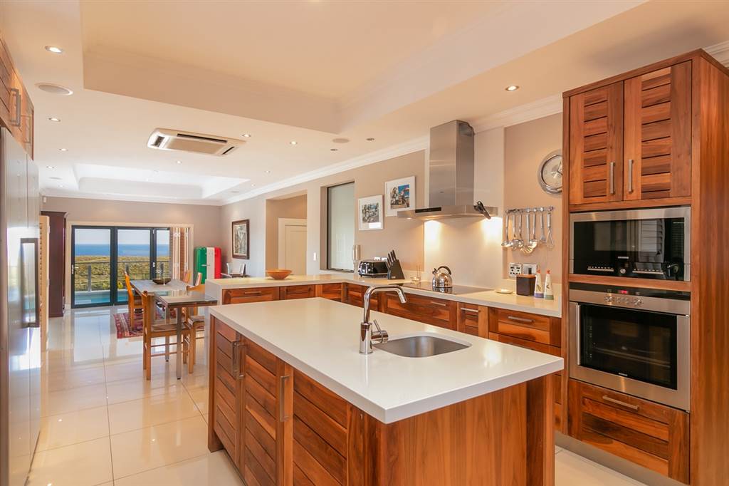 5 Bed House in Pezula Golf Estate photo number 16