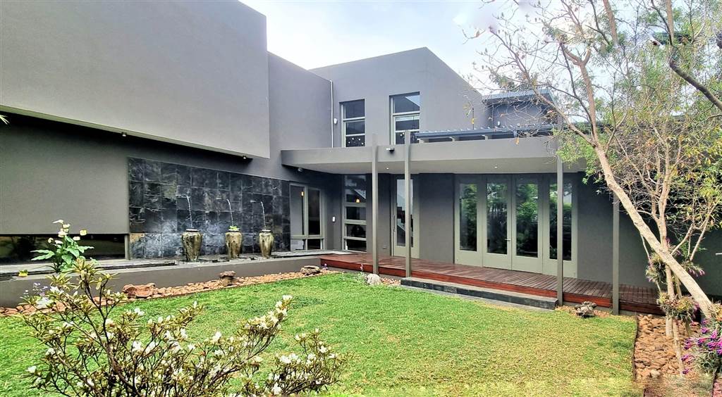 4 Bed House in Parktown North photo number 3