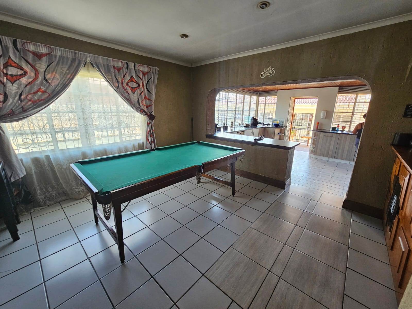 3 Bed House in Turffontein photo number 9