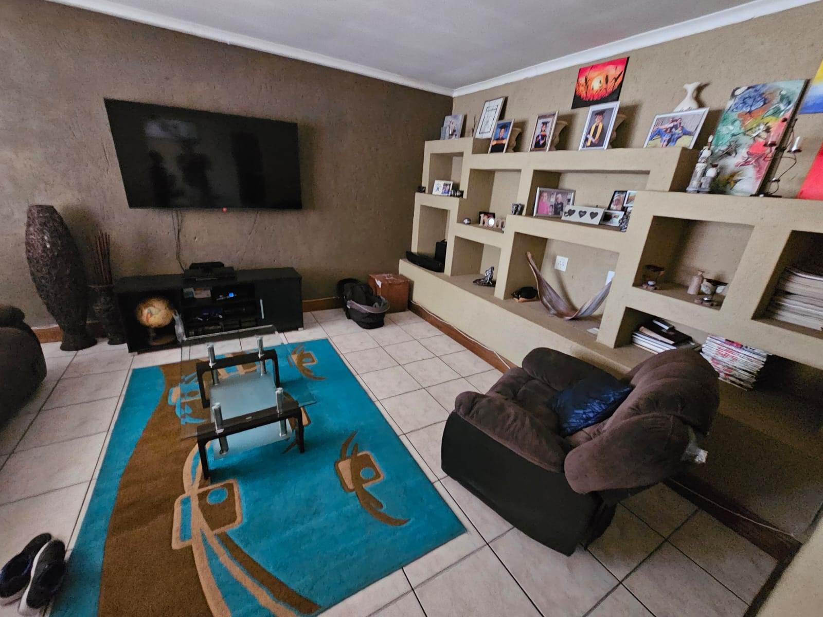 3 Bed House in Turffontein photo number 3