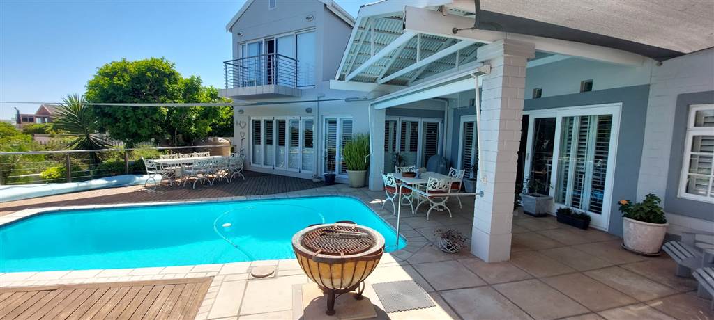 5 Bed House in Myburgh Park photo number 18
