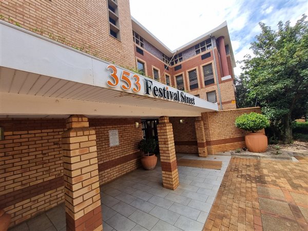 157  m² Commercial space in Hatfield