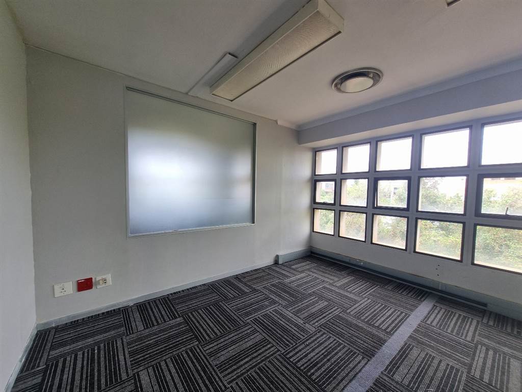 157  m² Commercial space in Hatfield photo number 16