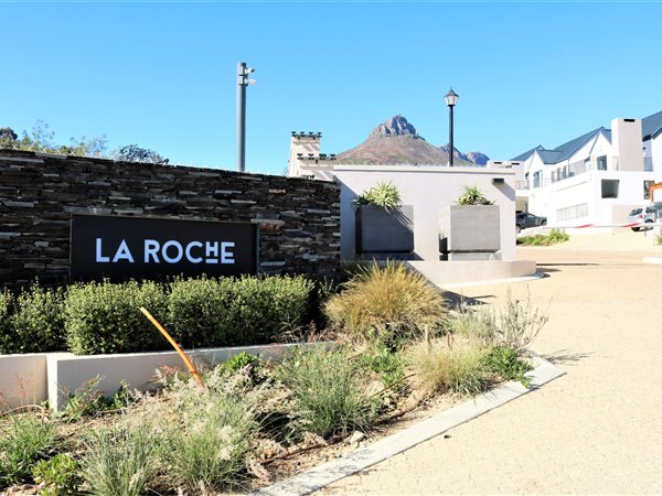 483 m² Land available in La Roche
