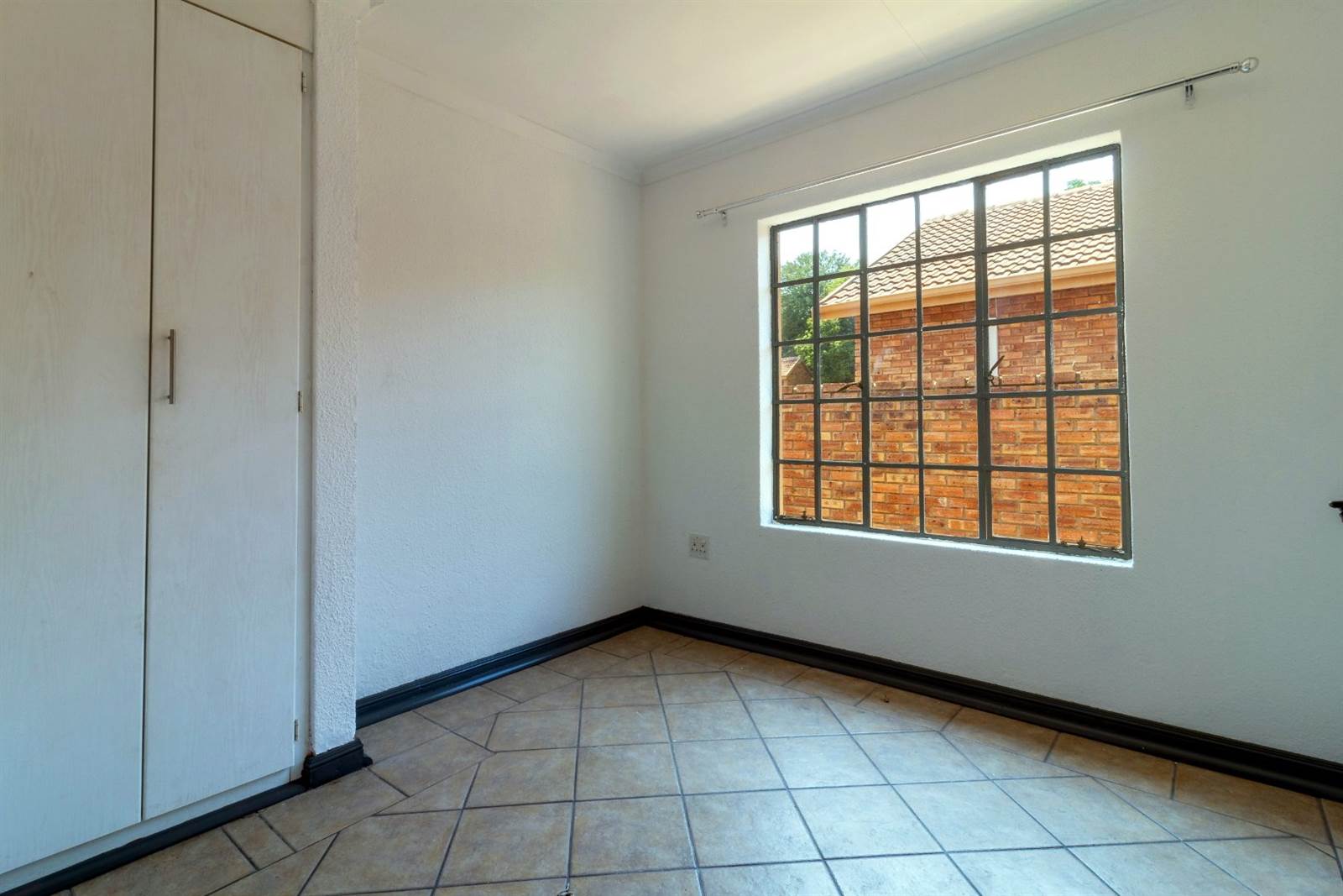 3 Bed Townhouse in Fourways photo number 12