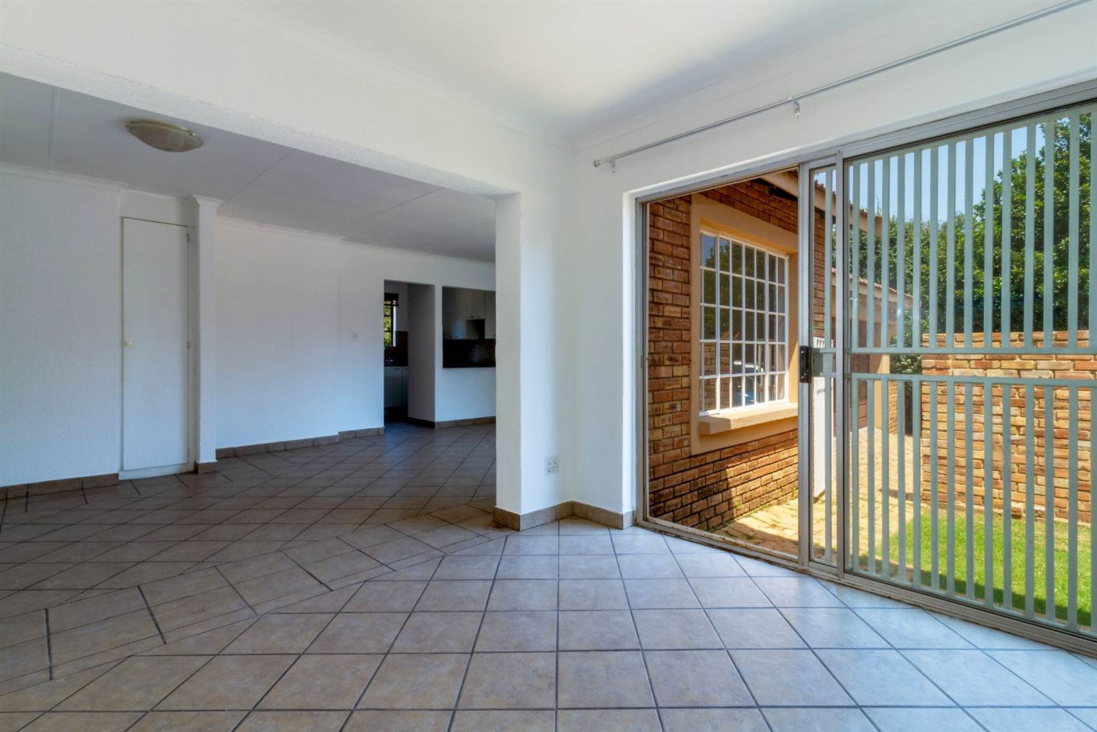 3 Bed Townhouse in Fourways photo number 5