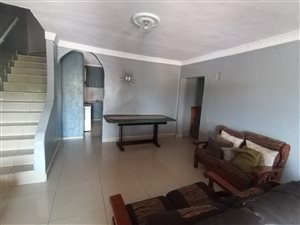 6 Bed House in Newlands East