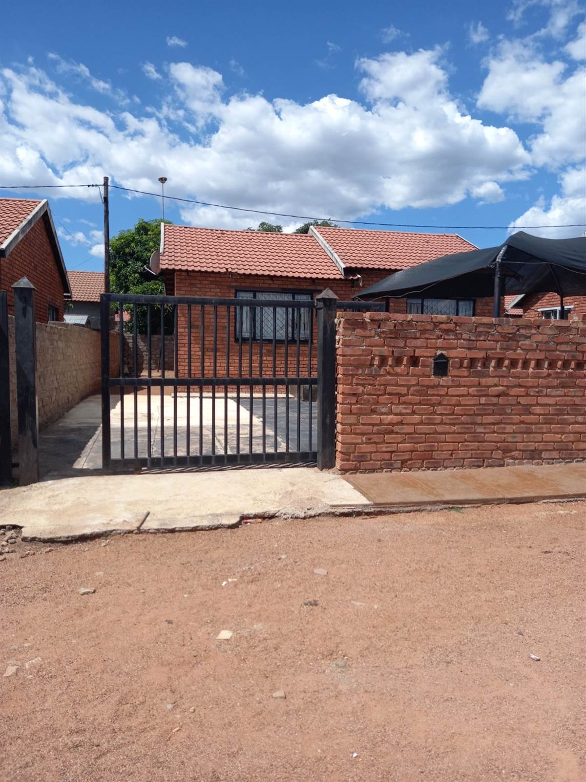 2 Bed House in Lethlabile photo number 1