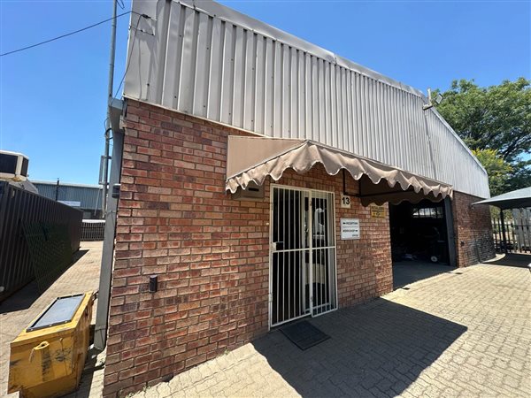 301  m² Industrial space