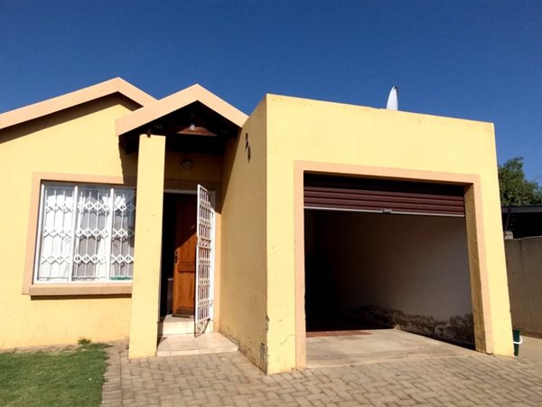 2 Bed Townhouse in Mohlakeng