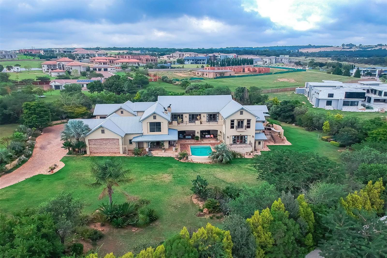 6 Bed House in Mooikloof Heights photo number 2