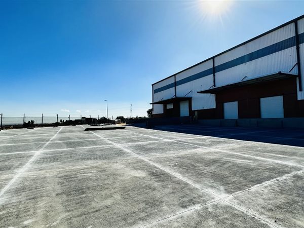 3672  m² Industrial space in Louwlardia