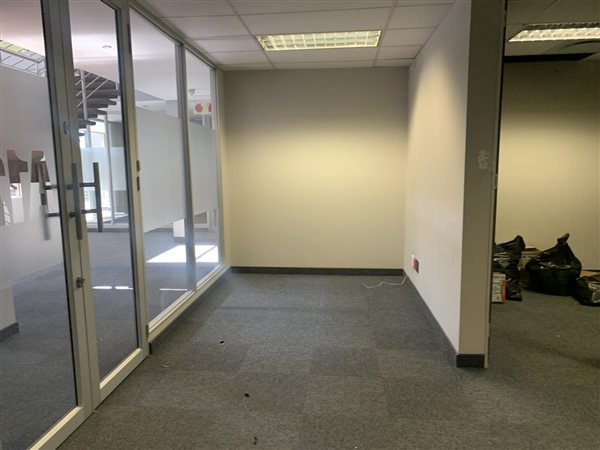 80  m² Commercial space