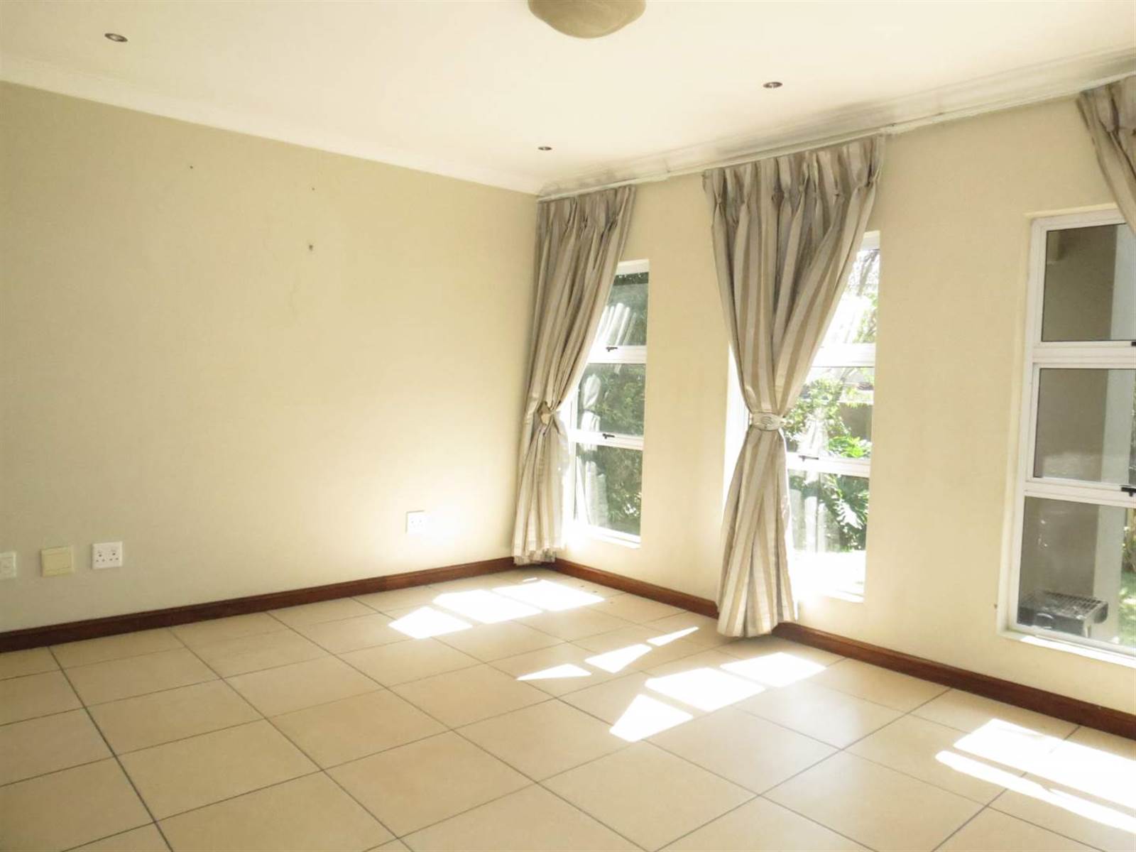 4 Bed House in Greenstone Hill photo number 11