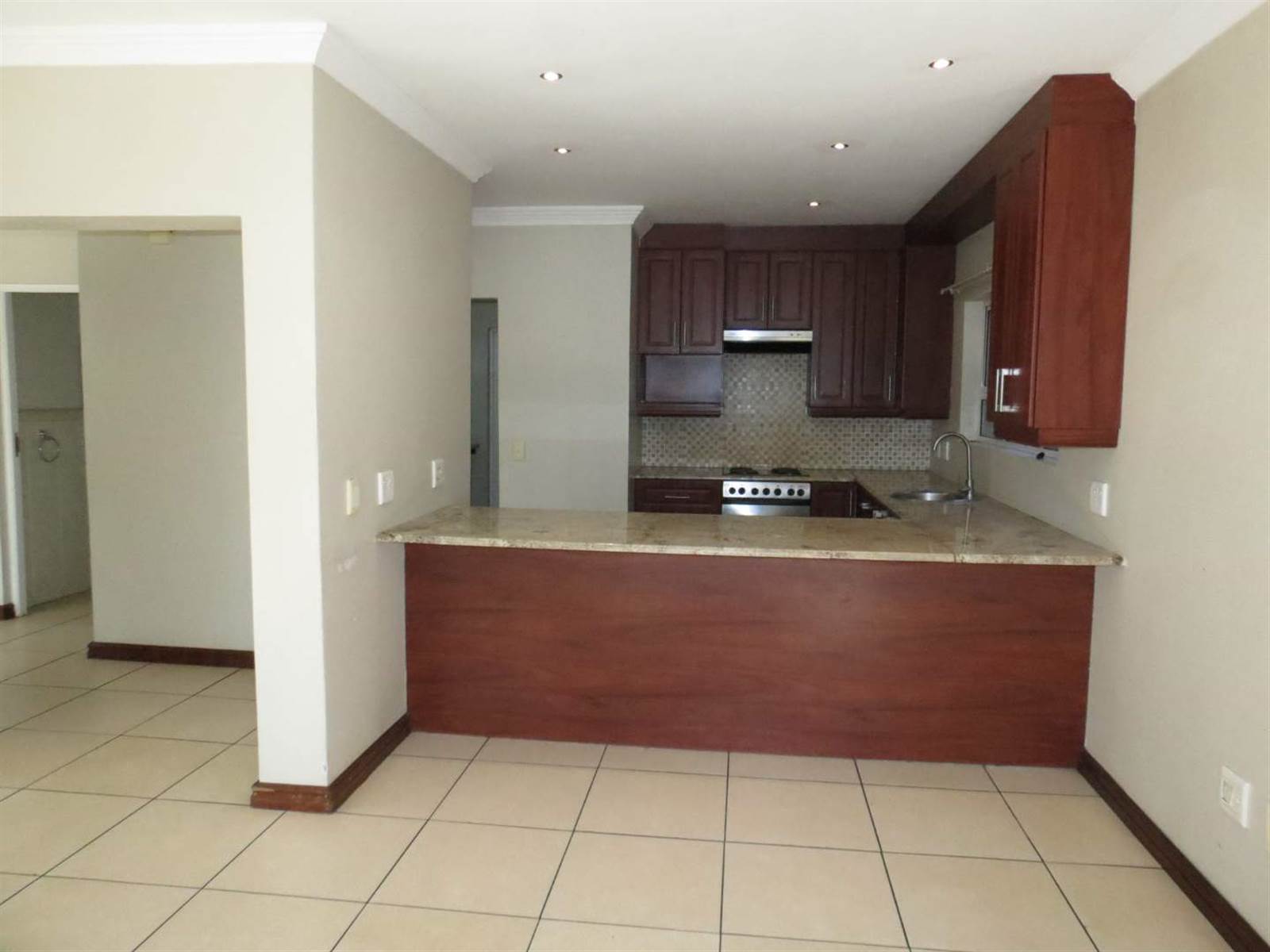 4 Bed House in Greenstone Hill photo number 12