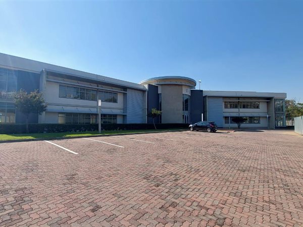 2 153  m² Commercial space