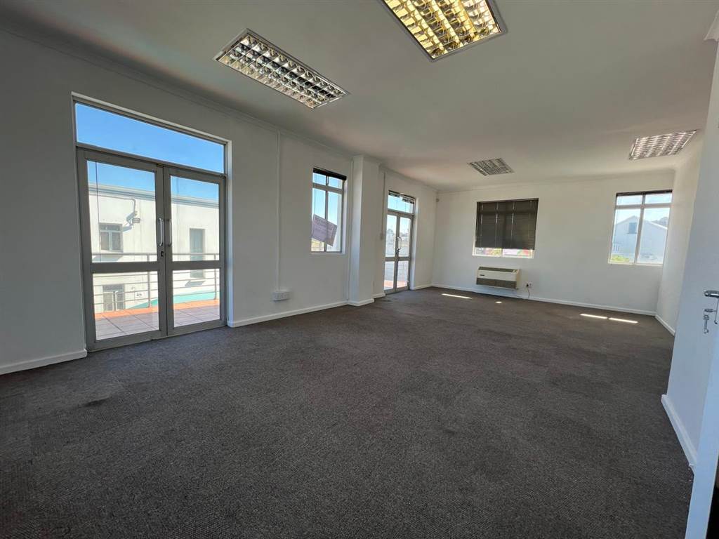 83  m² Commercial space in Tableview photo number 12