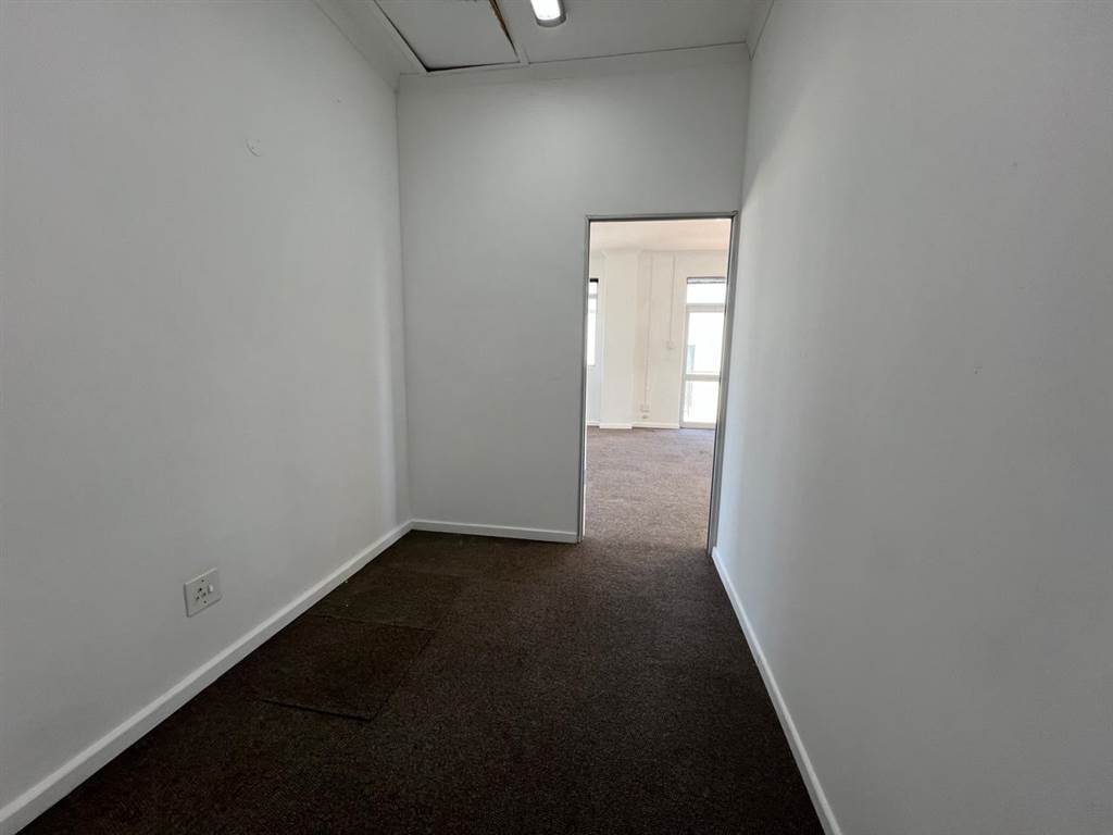 83  m² Commercial space in Tableview photo number 8