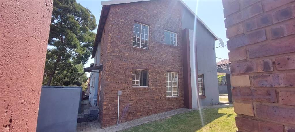 4 Bed Townhouse in Lydenburg photo number 23