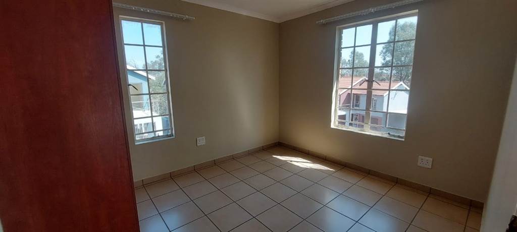 4 Bed Townhouse in Lydenburg photo number 16