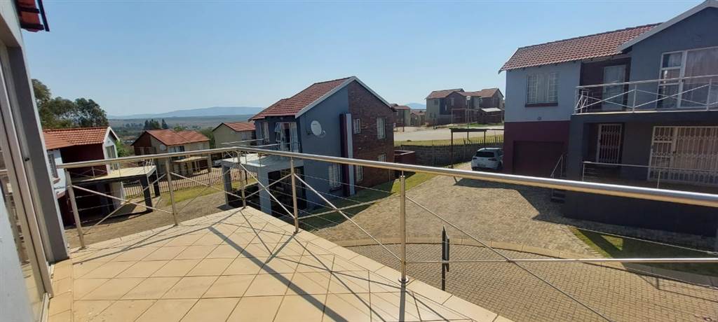 4 Bed Townhouse in Lydenburg photo number 5