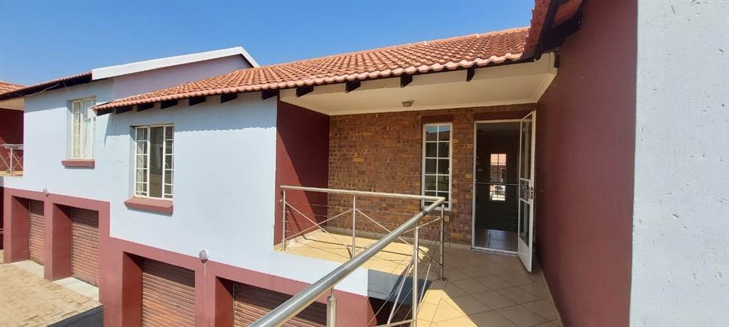 4 Bed Townhouse in Lydenburg photo number 6