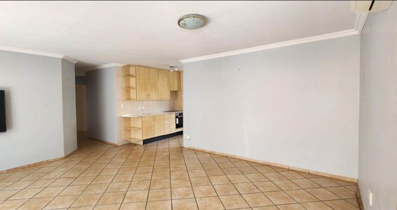 3 Bed Townhouse in Rooihuiskraal North photo number 4