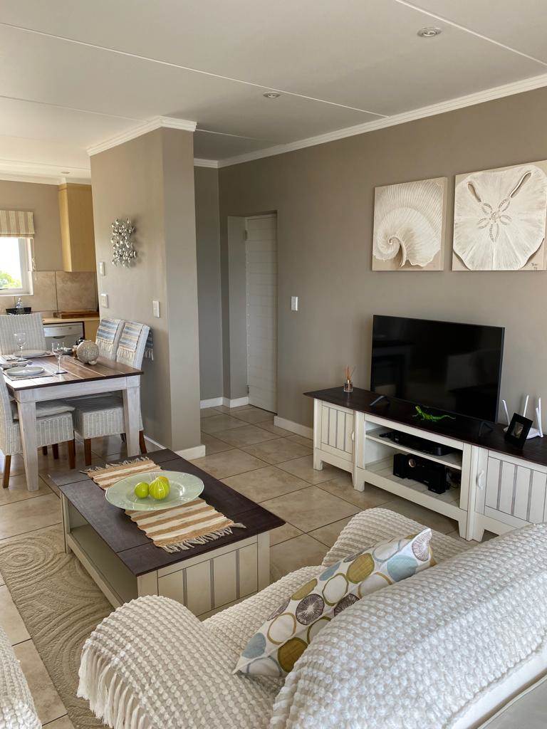 2 Bed Apartment in Plettenberg Bay photo number 13