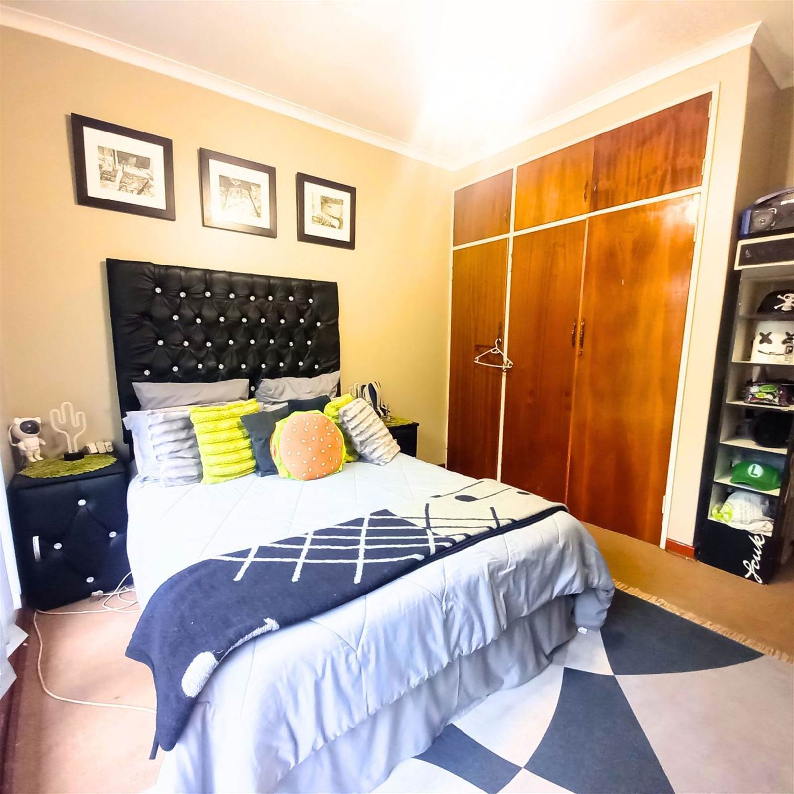 3 Bed Apartment in Parktown Estate photo number 4