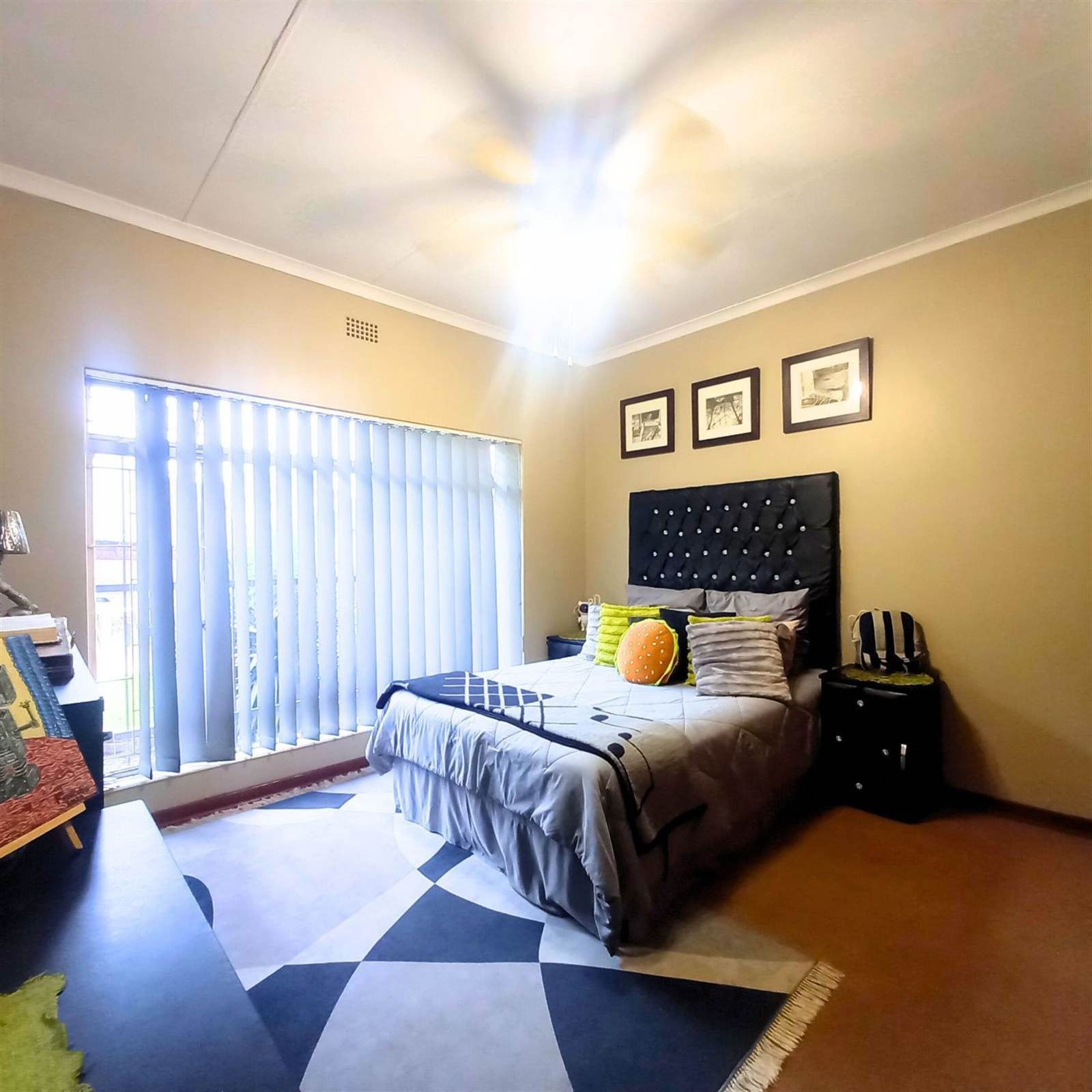 3 Bed Apartment in Parktown Estate photo number 3