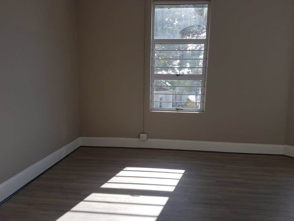 1 Bed Apartment in Richmond Hill photo number 7