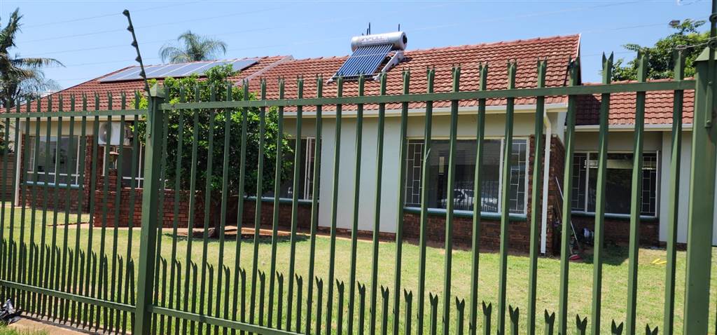 4 Bed House in Booysens photo number 1
