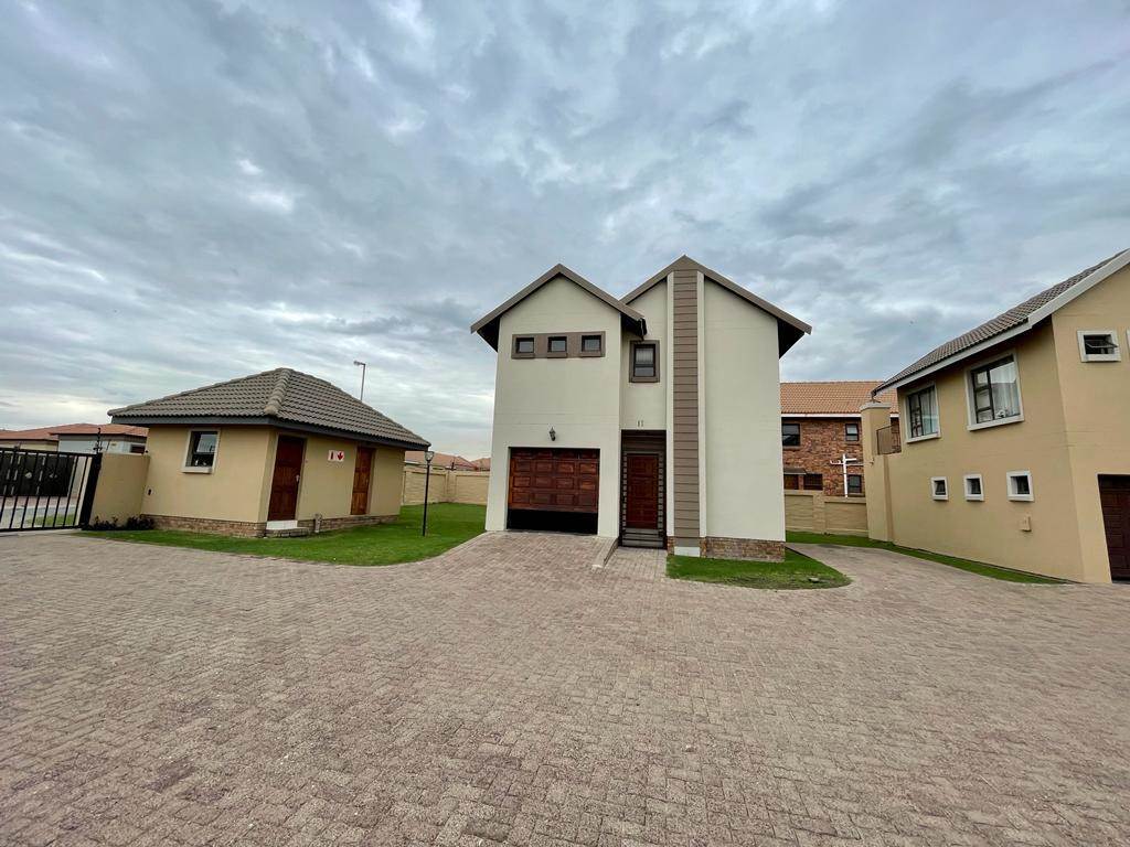 2 Bed Townhouse in Secunda photo number 22