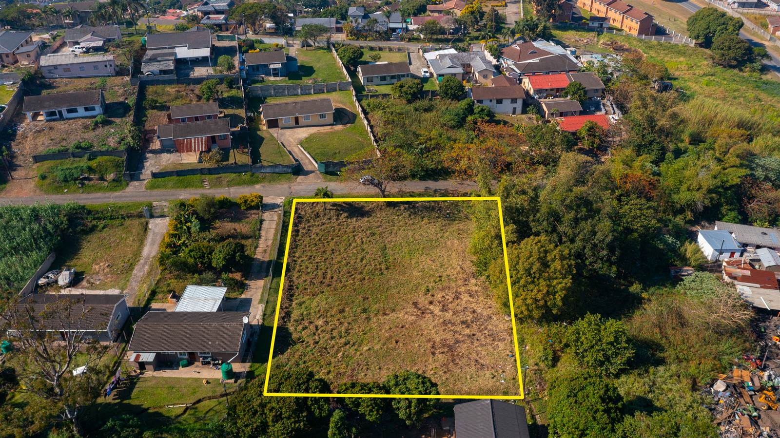 1930 m² Land available in Townview photo number 2