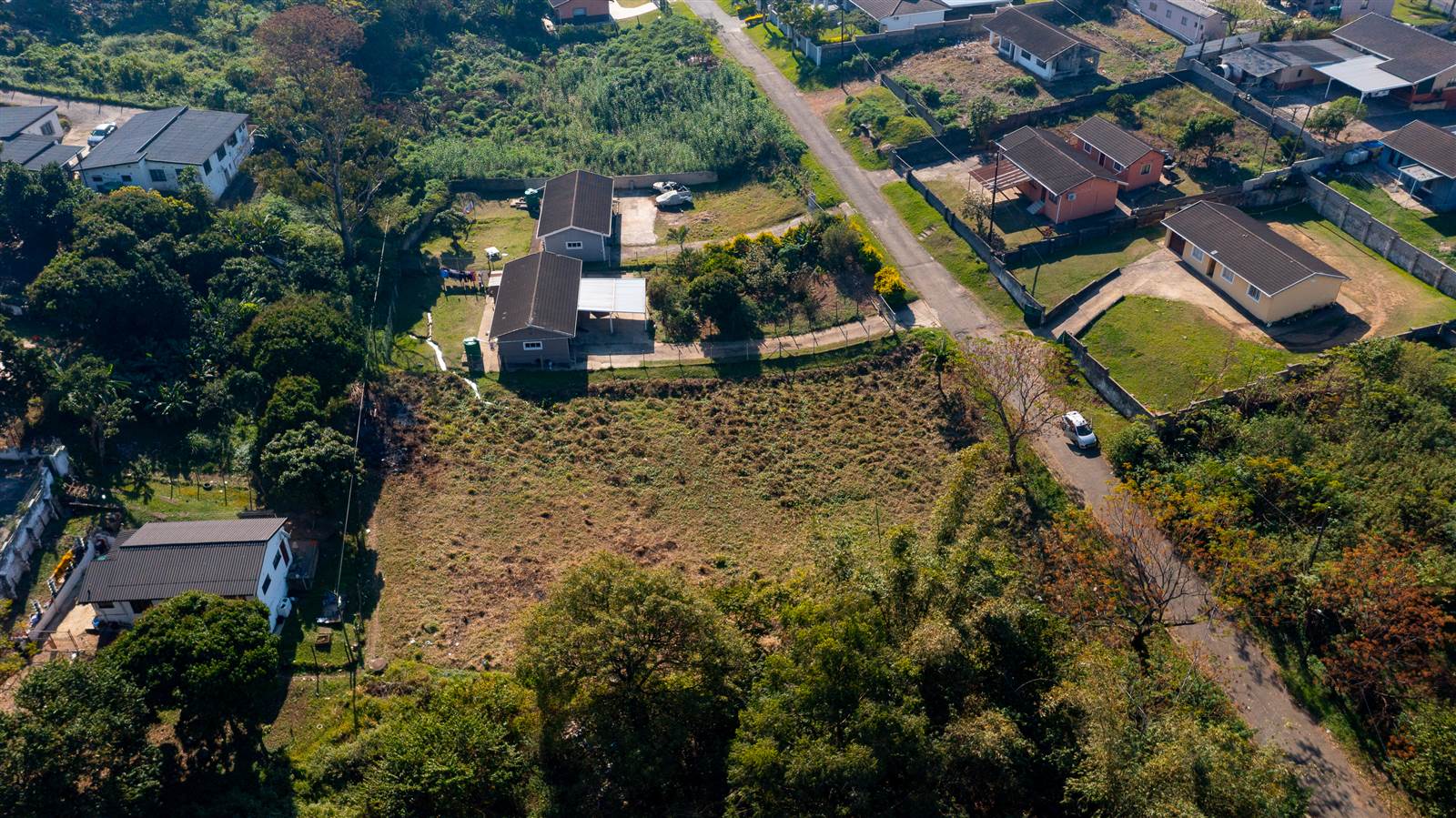 1930 m² Land available in Townview photo number 8