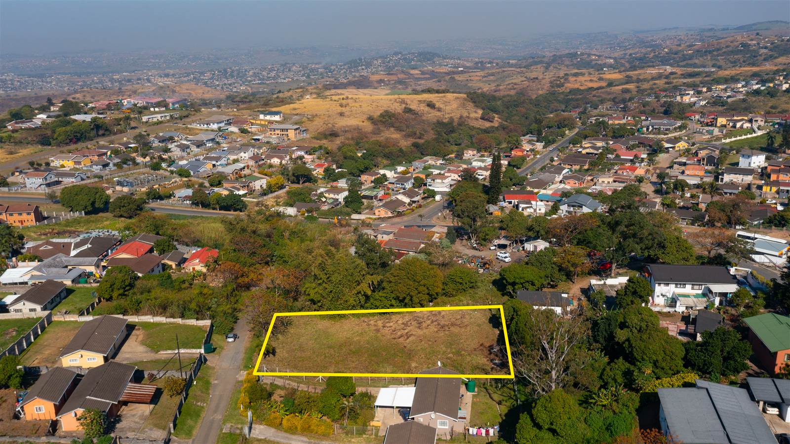 1930 m² Land available in Townview photo number 1