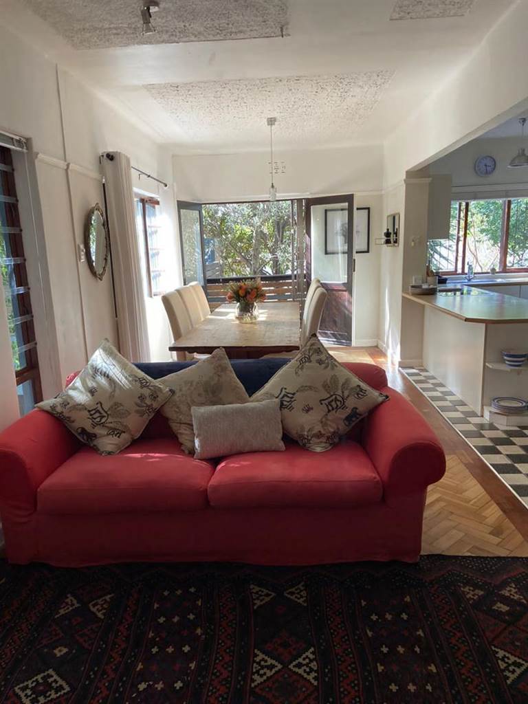 2 Bed Apartment in Vredehoek photo number 3