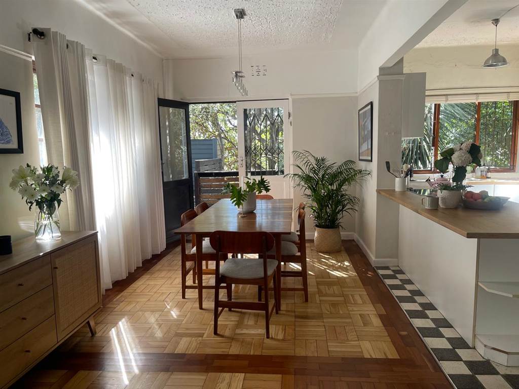 2 Bed Apartment in Vredehoek photo number 11