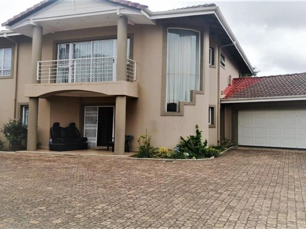 3 Bedroom Townhouse 3 Bedroom Townhouse
