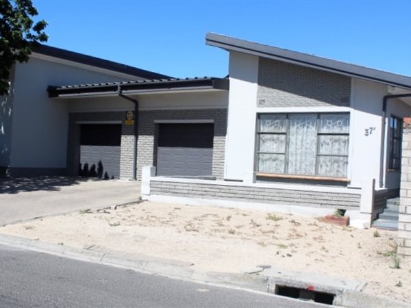 6 Bed House in Parow