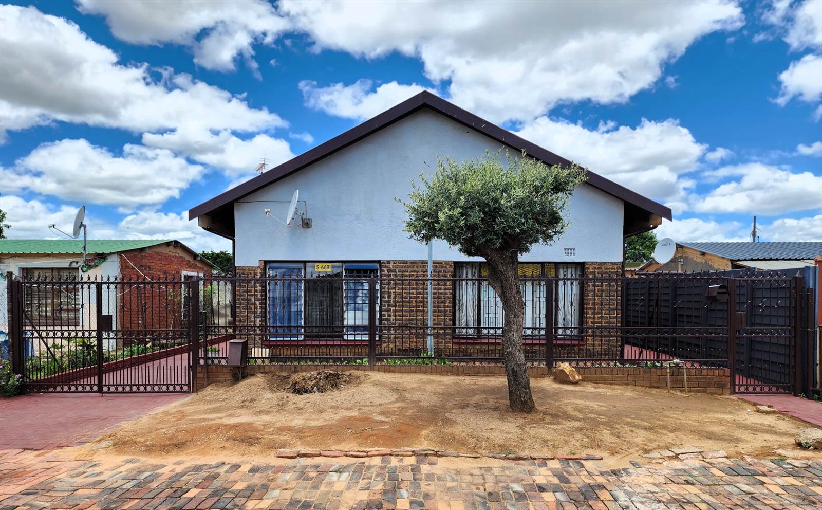 5 Bed House in Mamelodi West photo number 29